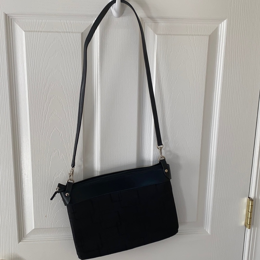 Bulk shoulder bag